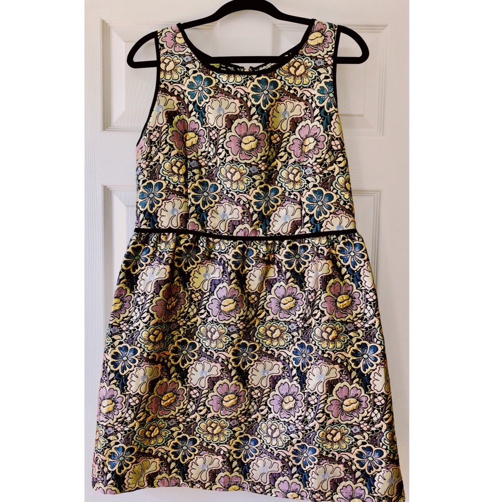 Metallic brocade sheath
